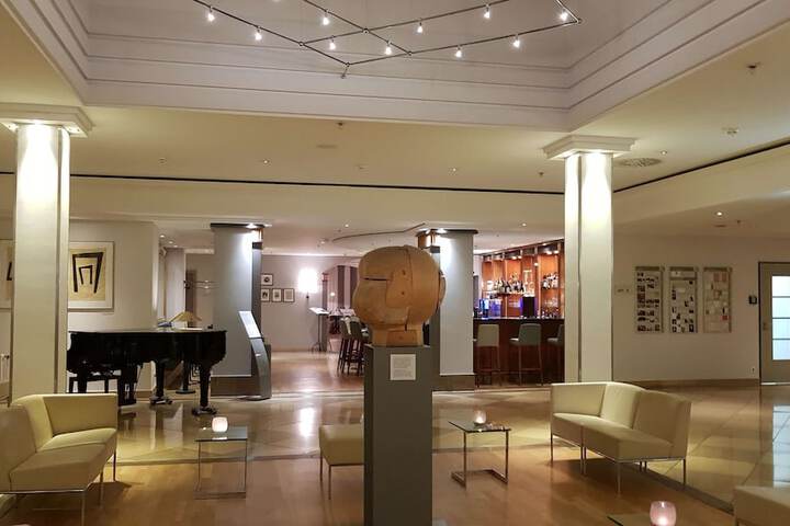 Guest Lobby