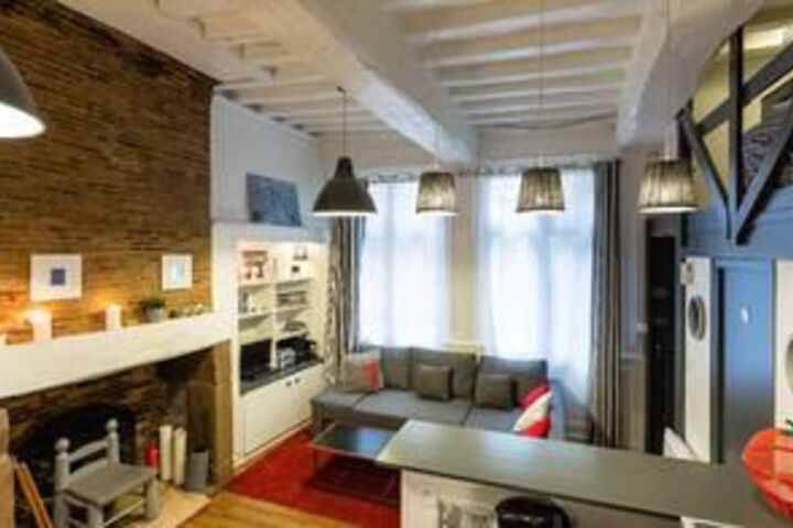 Room 8 of 10