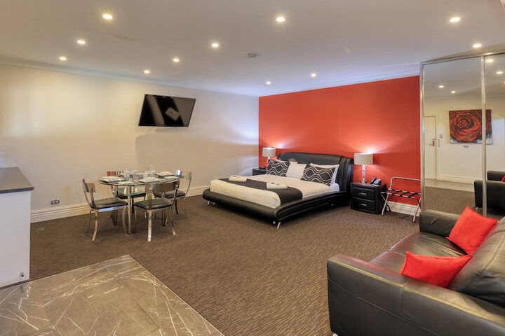Room 14 of 37