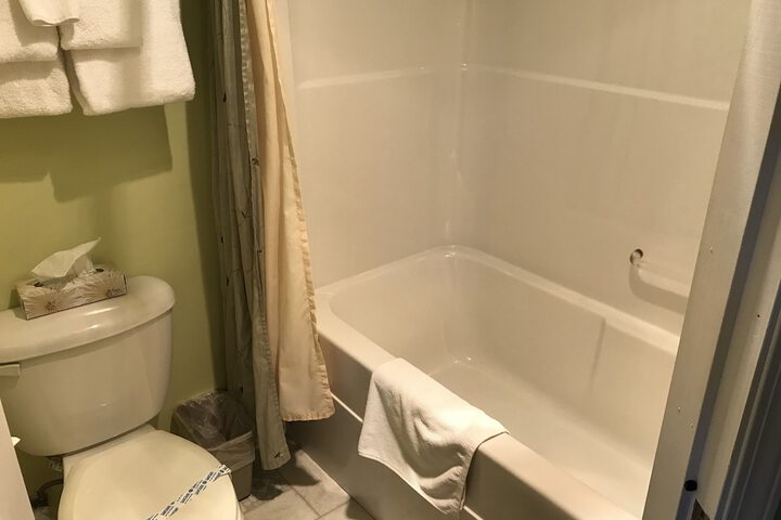 Room 76 of 102