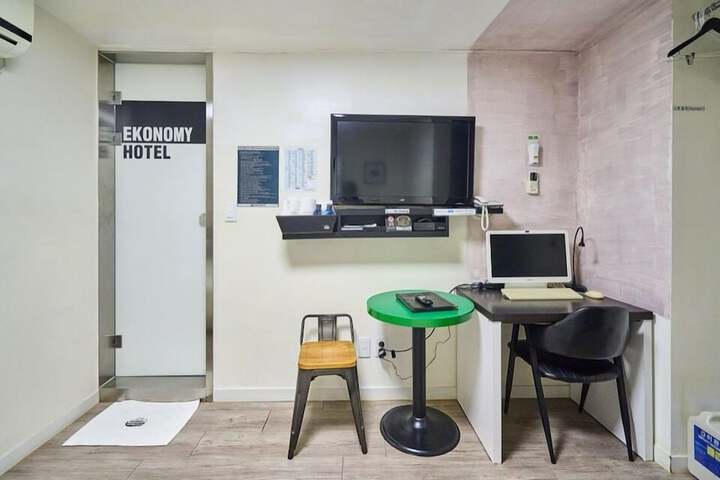 Room 34 of 191