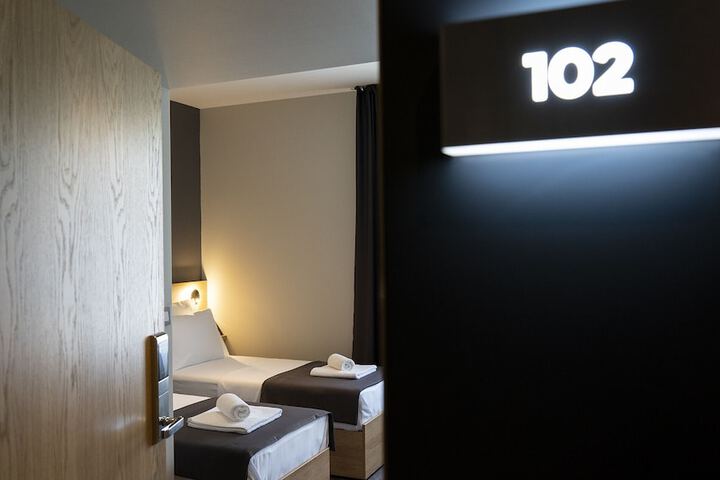 Room 27 of 75