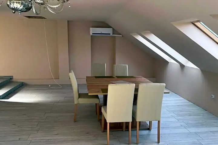 Room 10 of 19