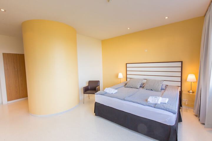 Room 15 of 40