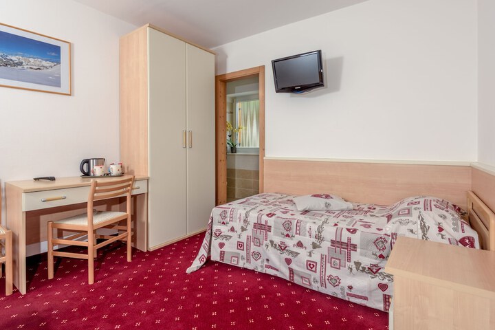 Room 4 of 20