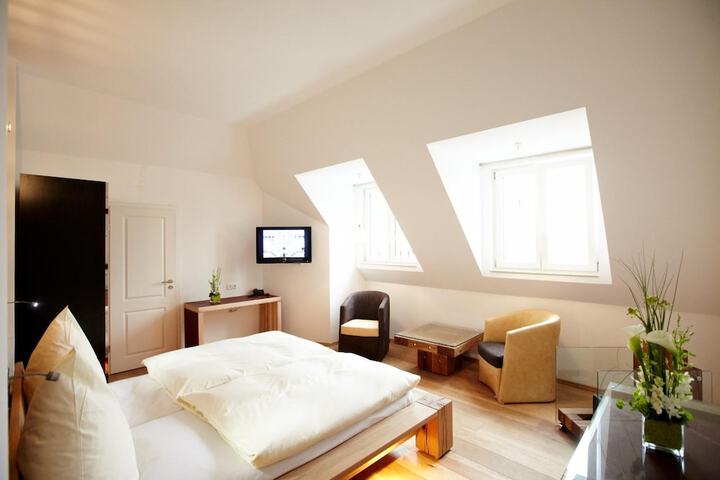 Room 7 of 26