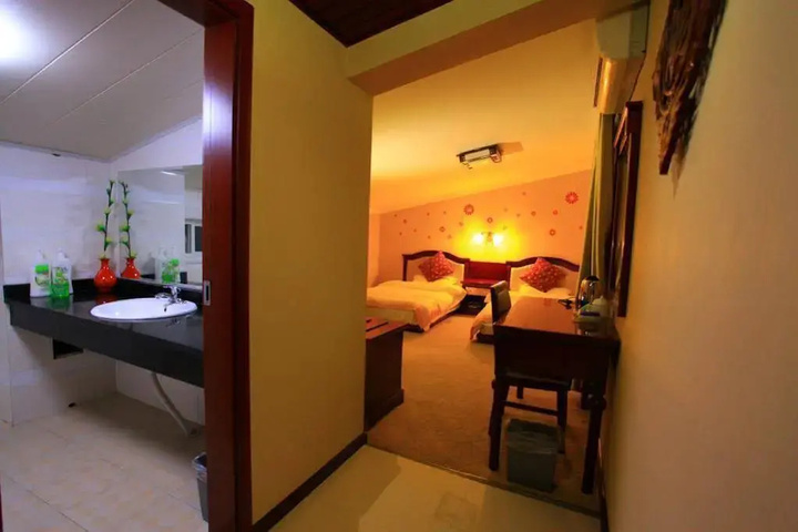 Room 4 of 14