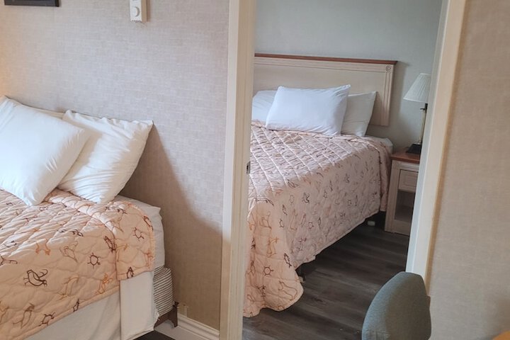 Room 6 of 16