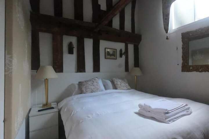 Room 2 of 6