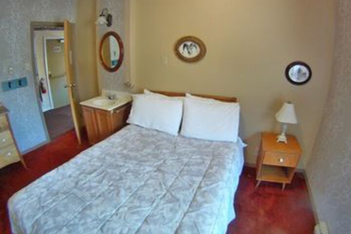 Room 41 of 68