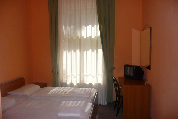 Room 3 of 16