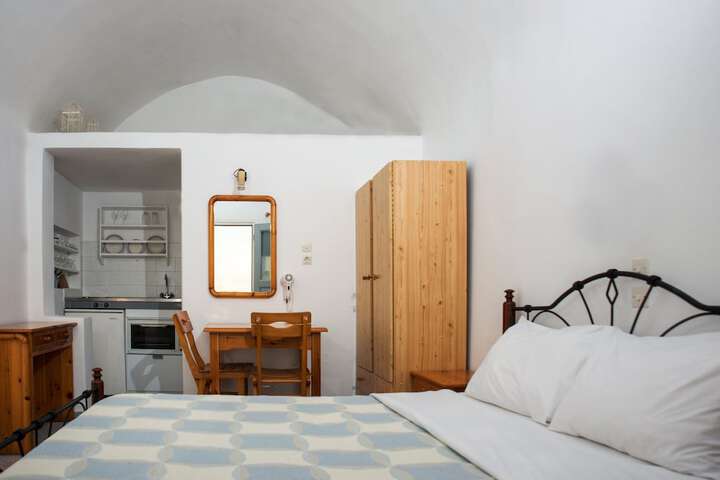 Room 4 of 93