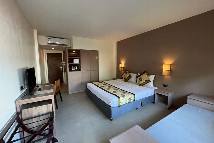 Room 13 of 100