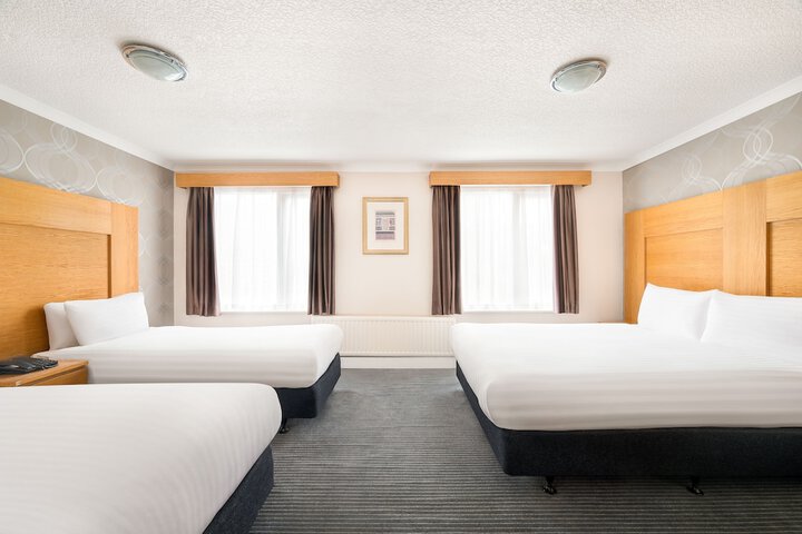 Room 12 of 32
