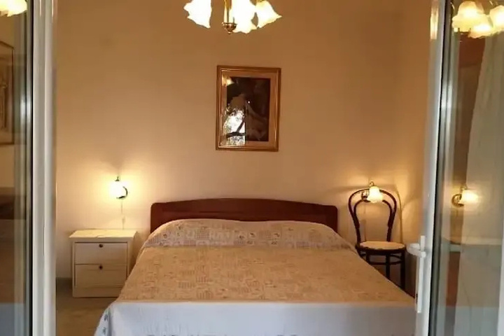 Room 4 of 11
