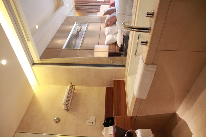 Room 12 of 31