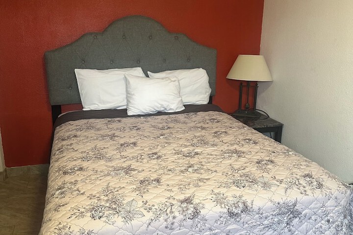 Room 13 of 36