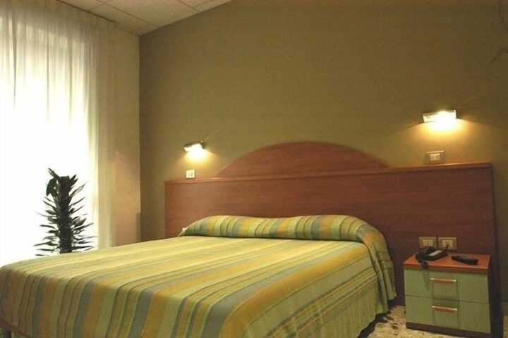 Room 8 of 36