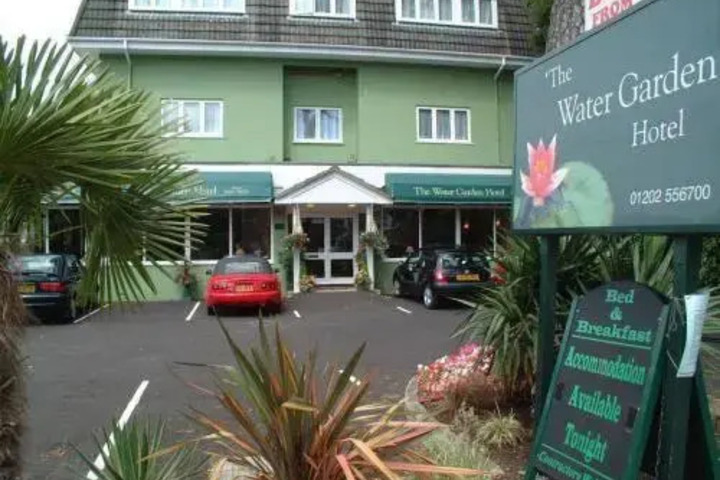 WATER GARDEN HOTEL