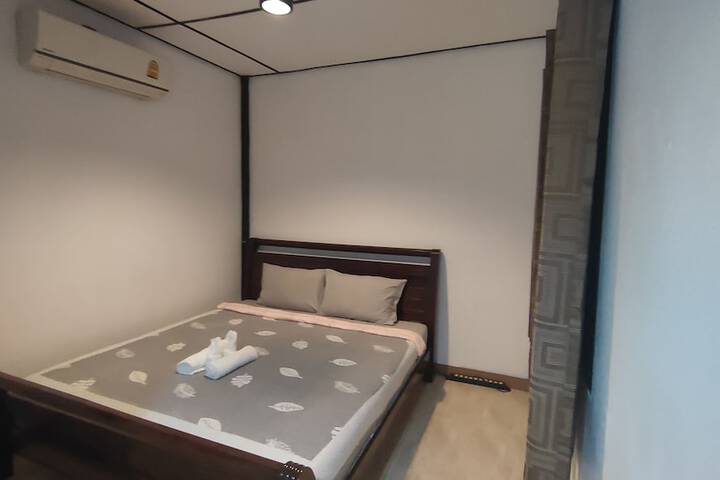 Room 6 of 30