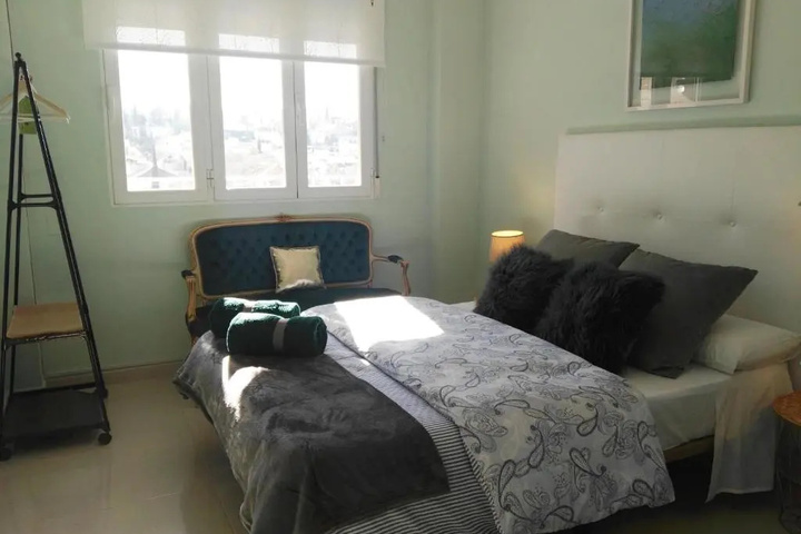 Room 2 of 9