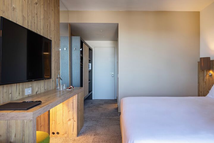 Room 4 of 57
