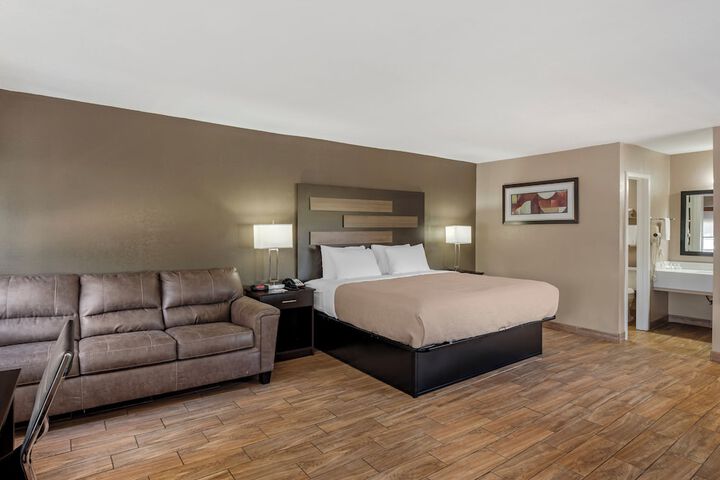 Standard | King Bed (3 of 21)