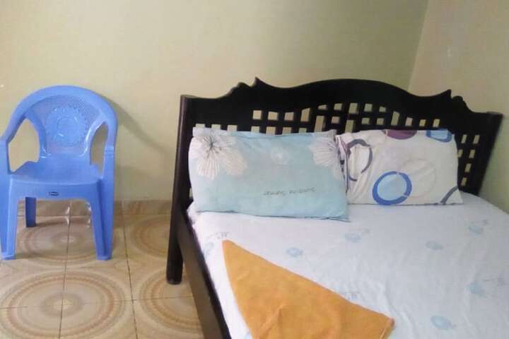 Room 4 of 12