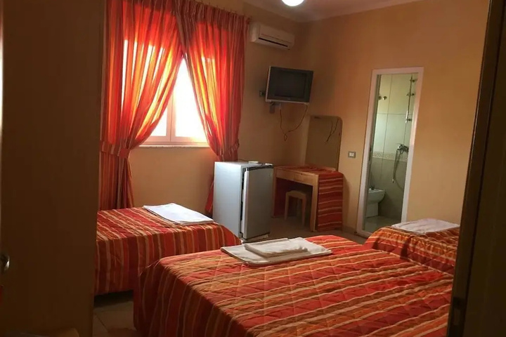 Room 4 of 11