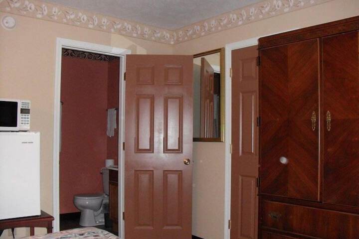 Room 10 of 12