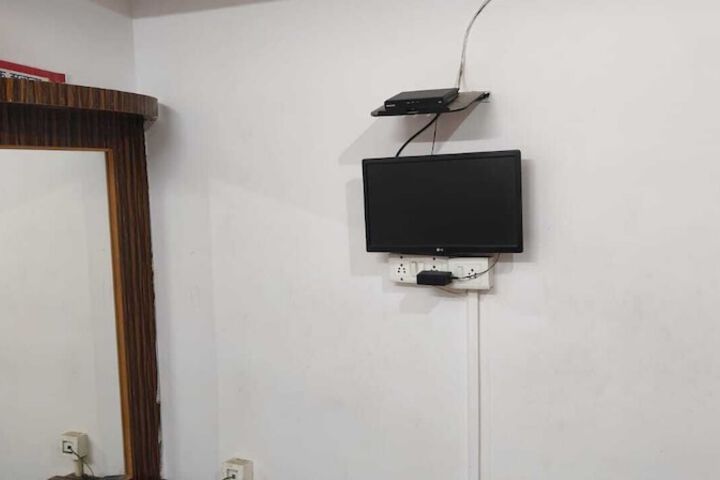 Room 12 of 30