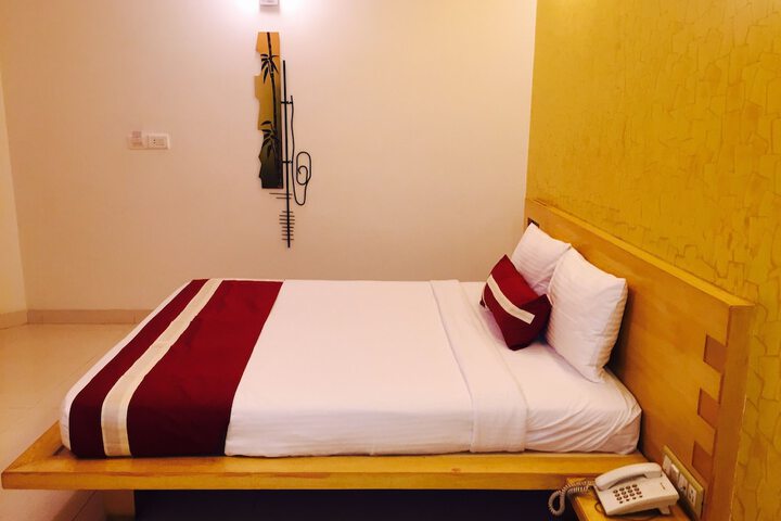 Room 13 of 32