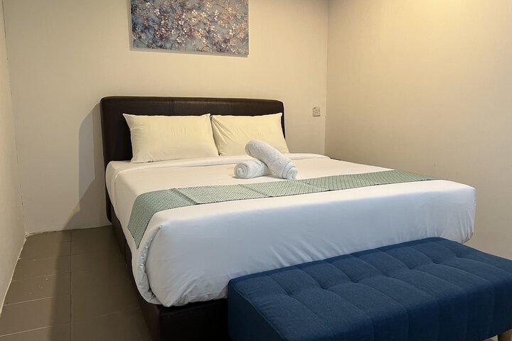 Room 8 of 12
