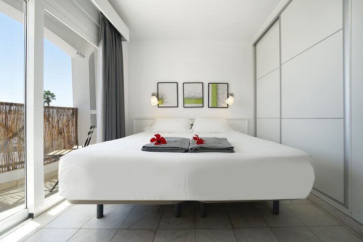 Room 3 of 44