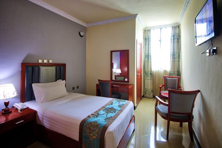 Room 16 of 49