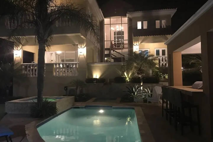 Pool 10 of 18