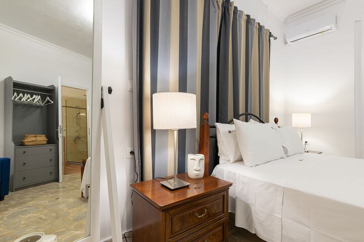Room 10 of 100