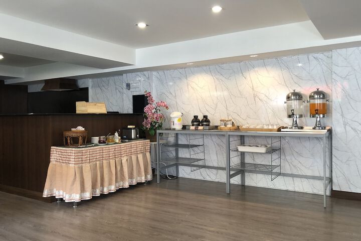 Breakfast/Coffee Service 17 of 39