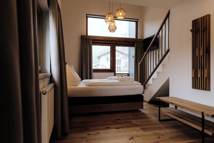 Room 12 of 73