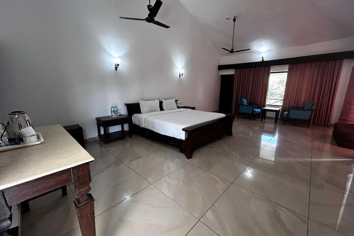 Room 4 of 6