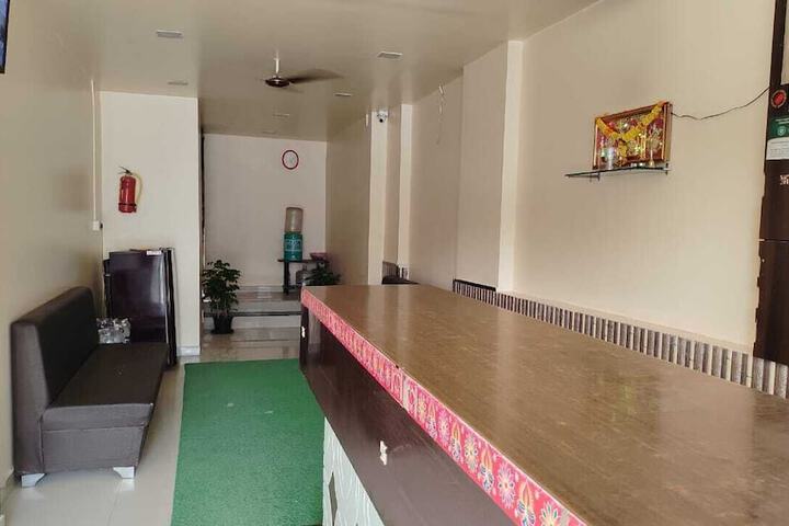 Room 9 of 11