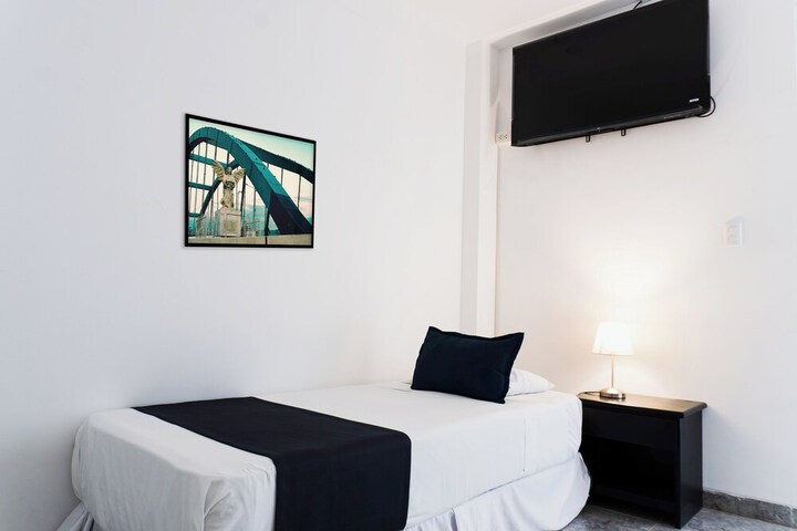 Room 9 of 19