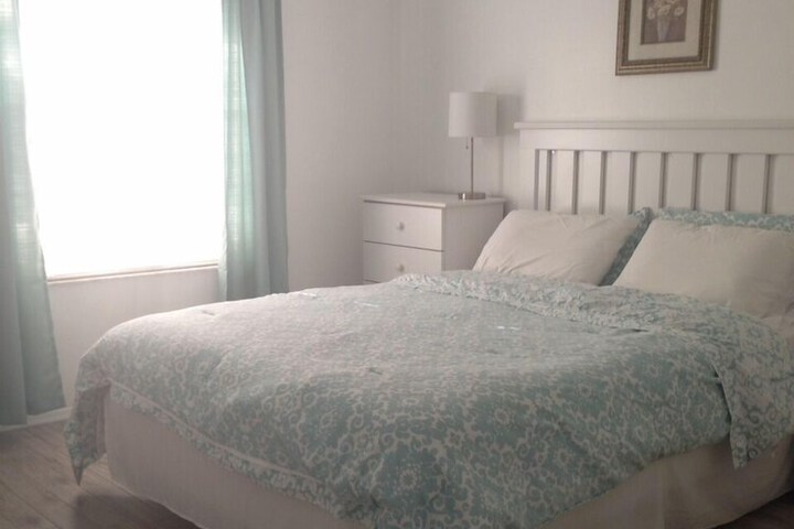 Room 5 of 16