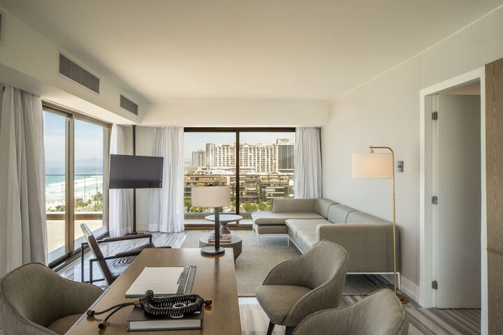 Room 34 of 104
