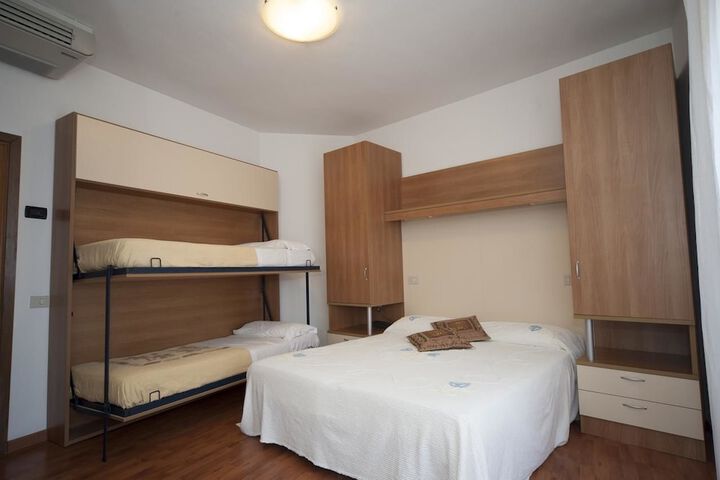 Room 5 of 13