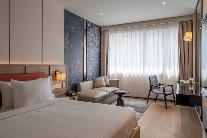 Room 10 of 27