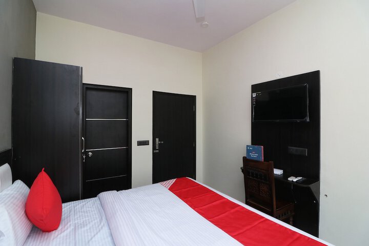 Room 8 of 9
