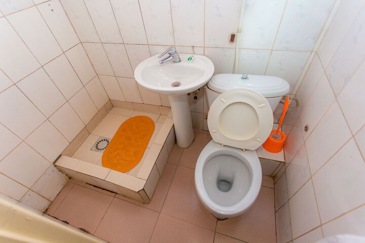 Room 7 of 16