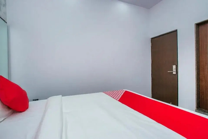 Room 5 of 12