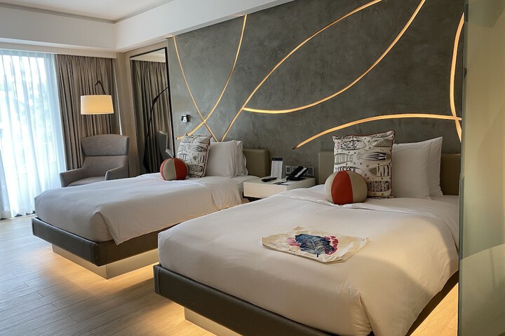 Room 11 of 84